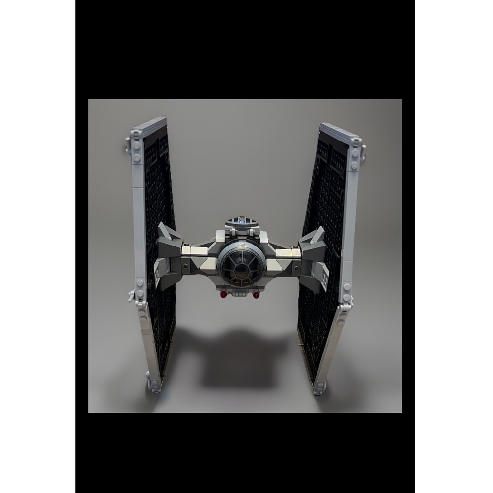 LEGO 9492 Star Wars Imperial TIE Fighter with R5-J2 Astromech Droid Minifigure